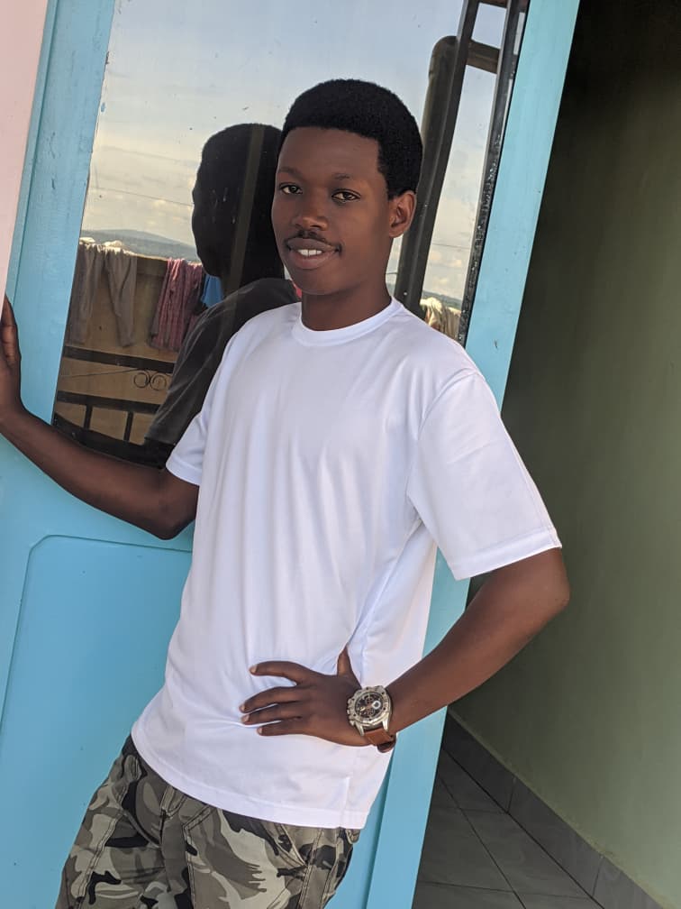 White T-shirt look